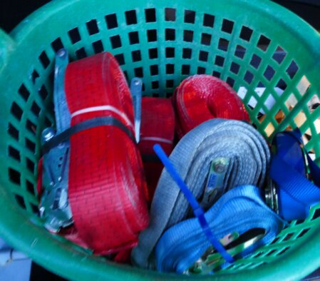 Spanngurte, Decken und Auffahrrampen als Zubehör