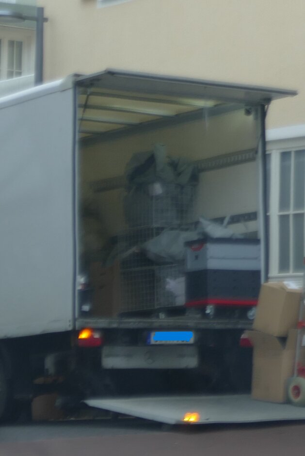 Hilfe beim Beladen mit Spanngurten